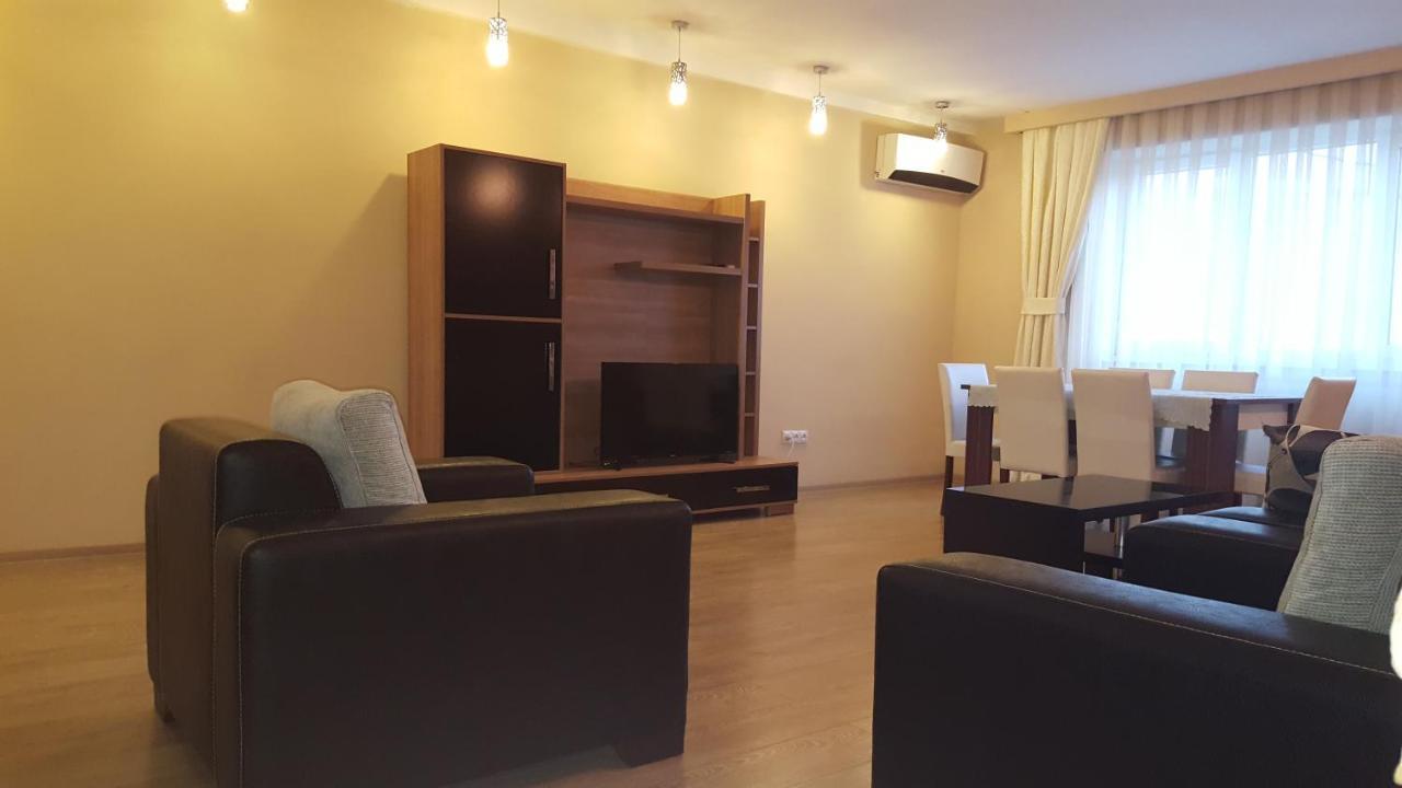 Apartment Rustaveli 1 Тбилиси Екстериор снимка